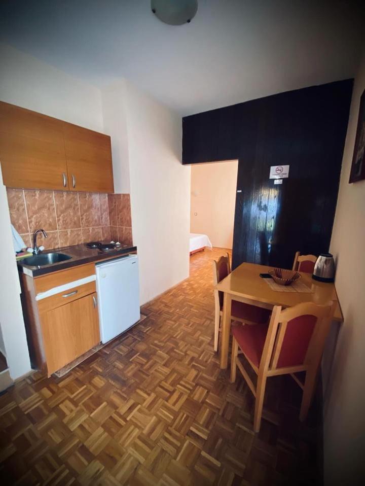 Apartments Dunja 스베티스테판 외부 사진